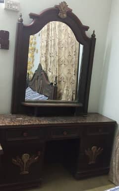 Dressing table urgent sale