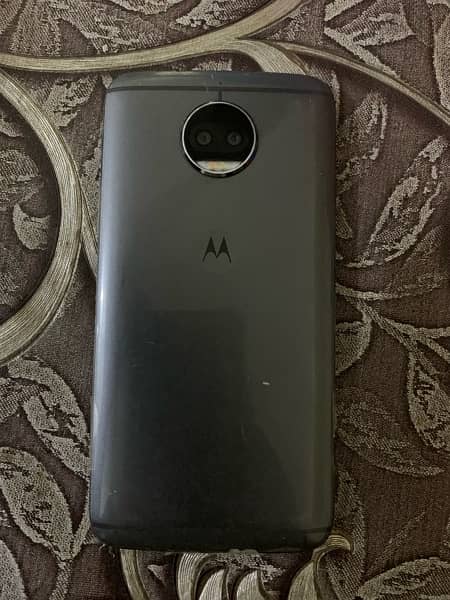 moto g5s plus 4