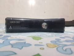 Xbox 360 excellent condition. . . cds 4 controllers 2 batteries 1 kinect