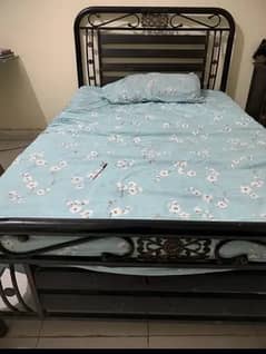 single rod iron bed