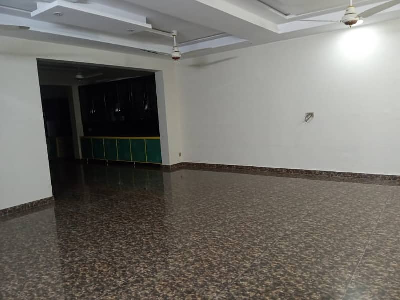 1 Kanal Upper Portion In Model Town For rent 1