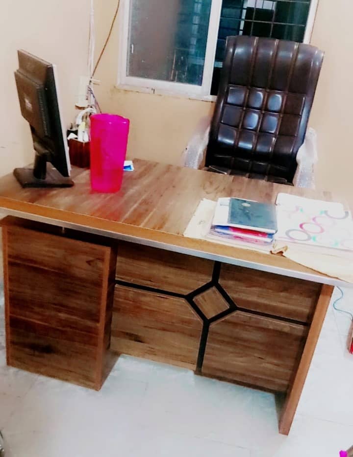 Office Table nd Chairs For Sale 2