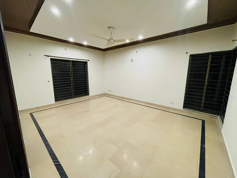 1 Kanal straight modern design house for rent near sport complex genuine add 32