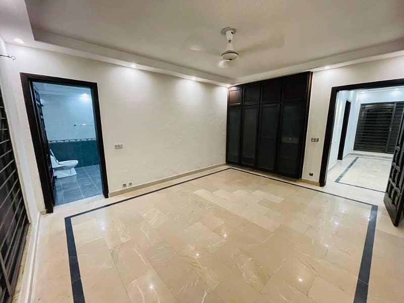 1 Kanal straight modern design house for rent near sport complex genuine add 36