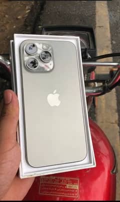 iphone 15pro max / 512gb 45 cycle 100BH jv