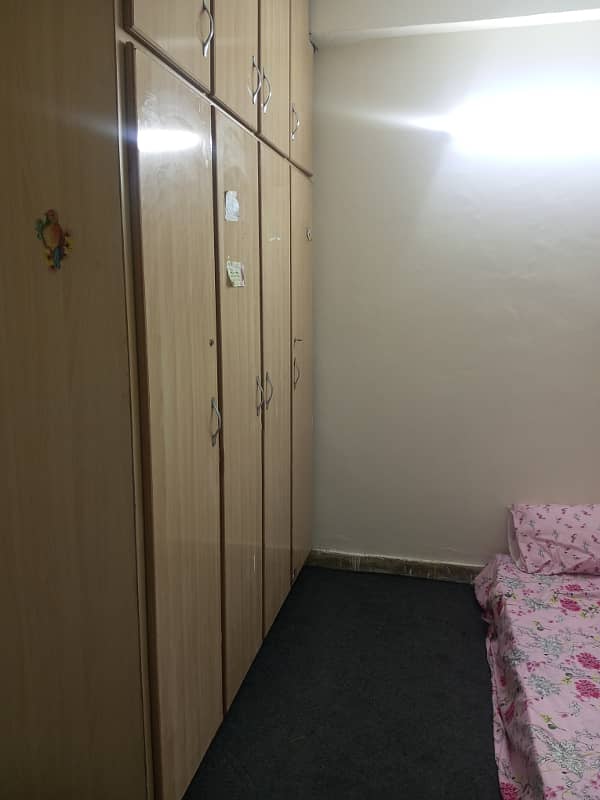 Furnish room available in G10/2 pha for ladies near noa Acdmy 3