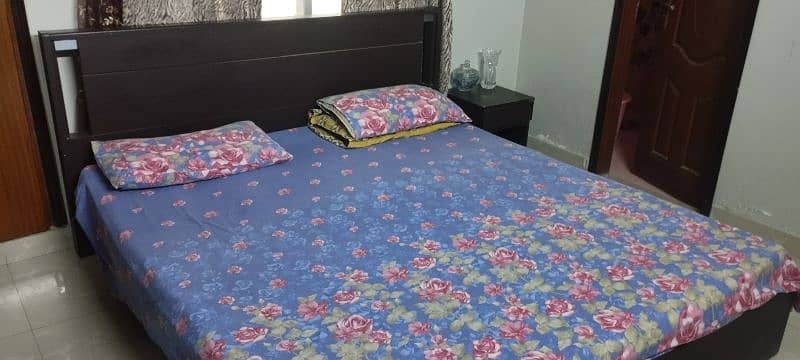 Bed set for sell with 2 side tables and dressing tablle 1