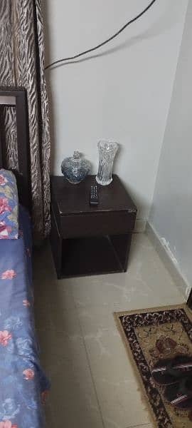 Bed set for sell with 2 side tables and dressing tablle 3