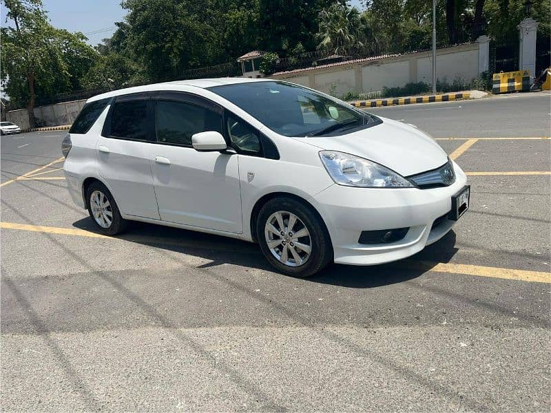 Honda Fit Shuttle Hybrid 2012 Total Genuine 1