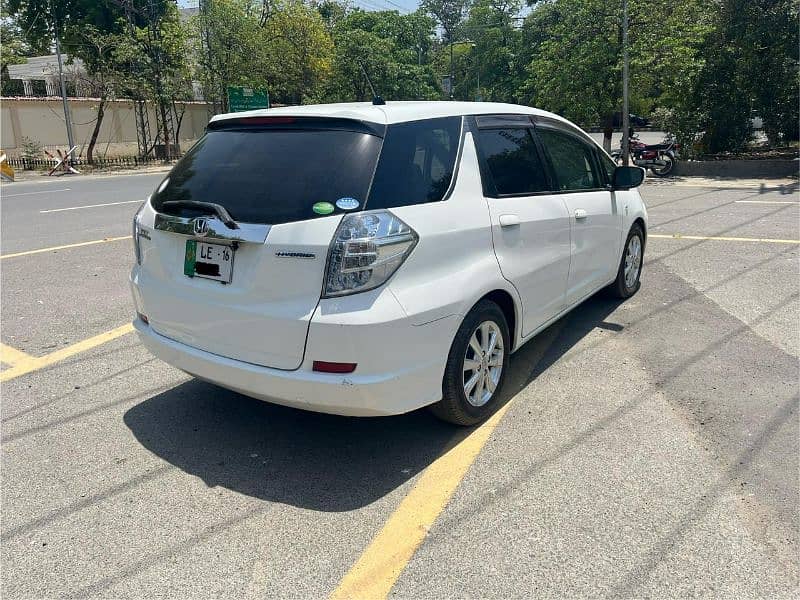 Honda Fit Shuttle Hybrid 2012 Total Genuine 2