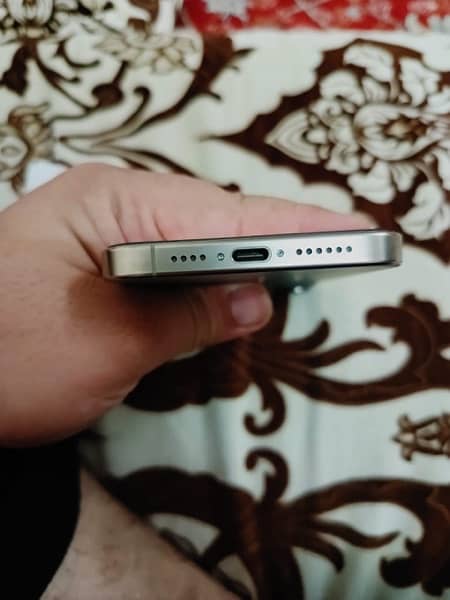 IPHONE 15 pro max 256 gb HK 4