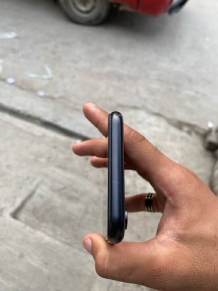 Iphone xr 128GB  Exchange possible 4