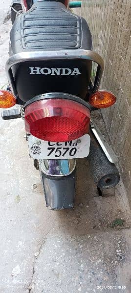 Honda 125 euro urjant sell Lahore number 8