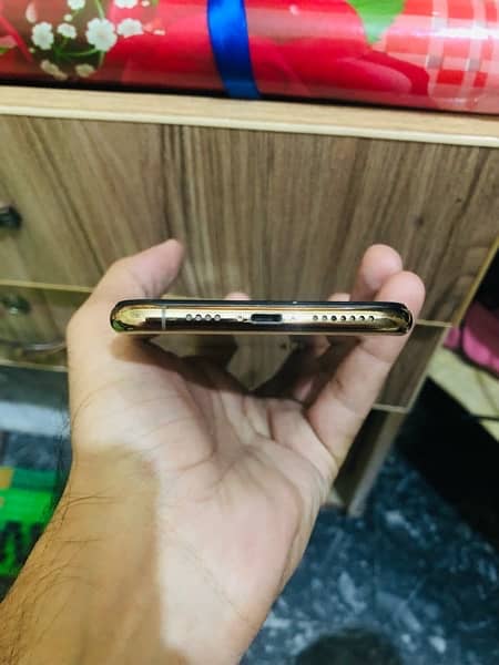 iPhone XSMax Gold 256GB Dual PTA With Box 3