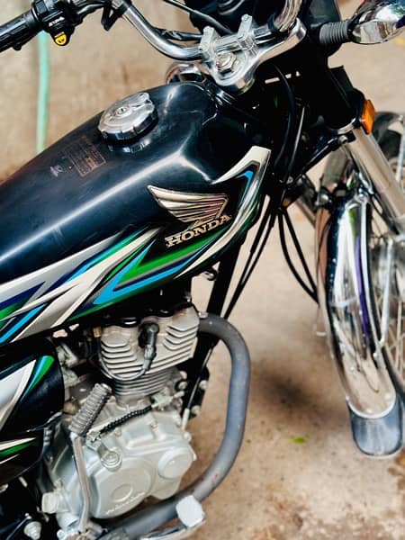 Honda 125 2023 Black Lush condition 4