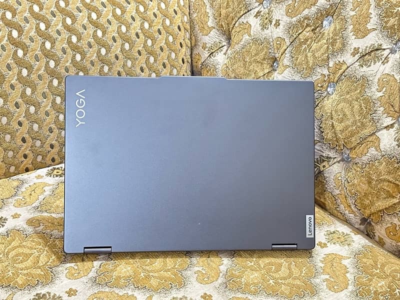 Lenovo Yoga 7i 16IRL8 2-in-1 Convertible Laptop 0