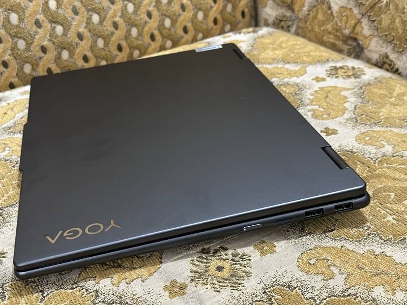 Lenovo Yoga 7i 16IRL8 2-in-1 Convertible Laptop 2