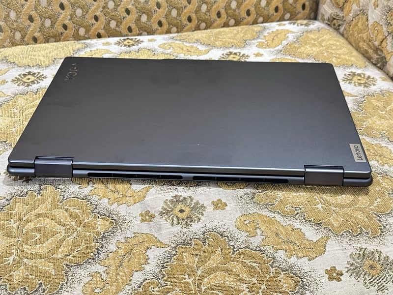 Lenovo Yoga 7i 16IRL8 2-in-1 Convertible Laptop 3