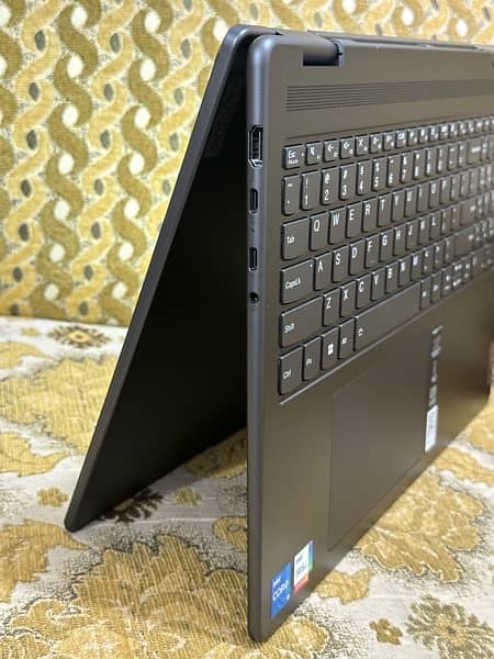 Lenovo Yoga 7i 16IRL8 2-in-1 Convertible Laptop 4