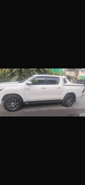 Toyota Hilux 2018 revo V 3