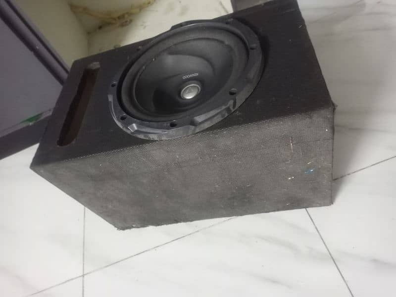 Kenwood woofer and amplifier 0