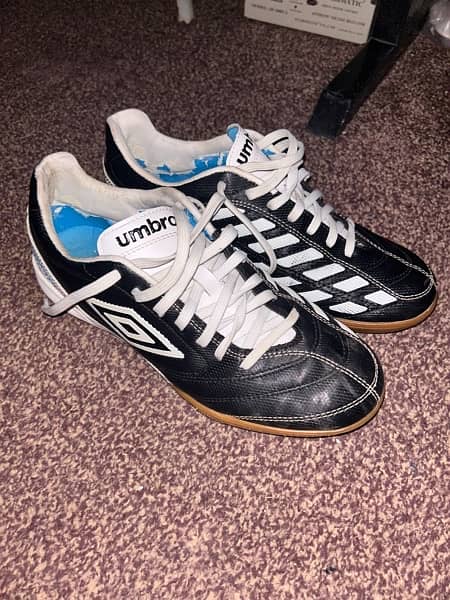 Umbro (size US10) original football/futsal shoes great condition 0