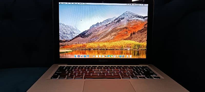 macbook pro 2011 13.3 display in good condition 8gb 500gb 2