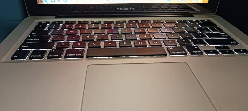 macbook pro 2011 13.3 display in good condition 8gb 500gb 9