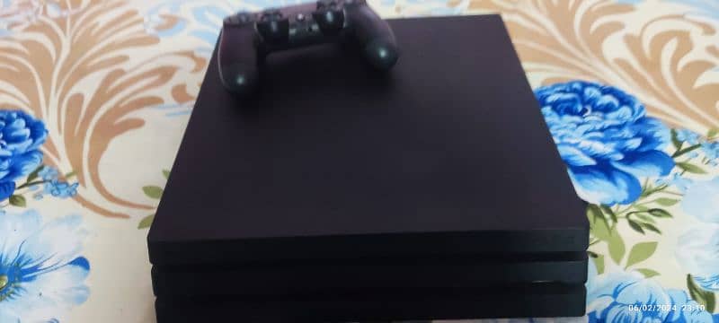 playstation 4 pro 1 tb with god of war 4 and assassin Creed origns 1