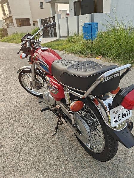 Honda 125 sale in very good condition and low mileage 5