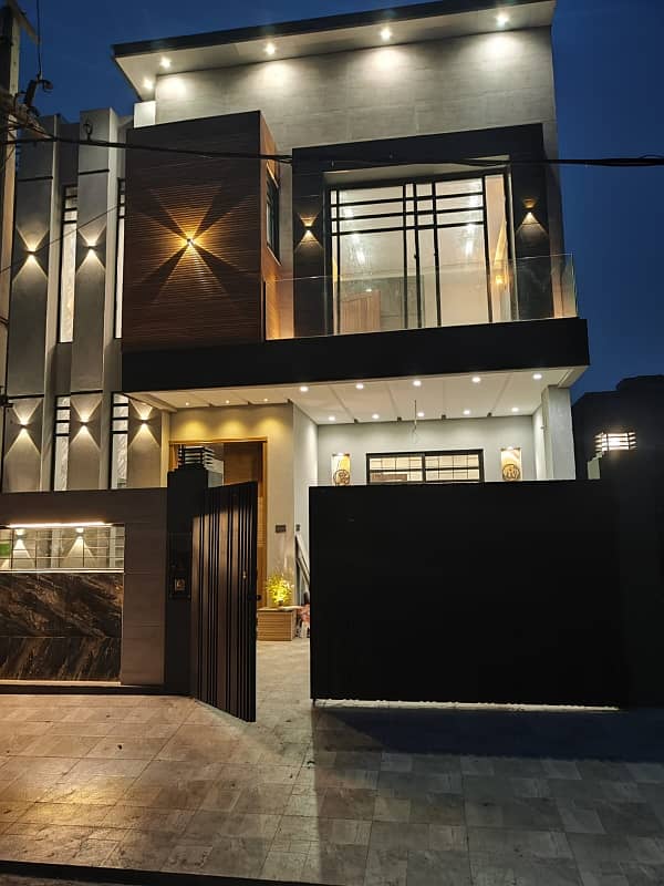 7.5 Marla Brand New 3 Story House For Sale In Johar Town Phase 2 0