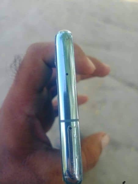 Samsung s10 panel  crack aur side pa chota sa black dot 1