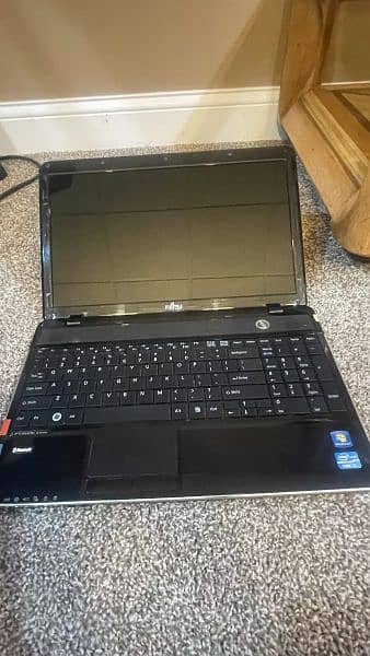 Fujitsu Lifebook AH531 4/500gb i5/2ndgen 4