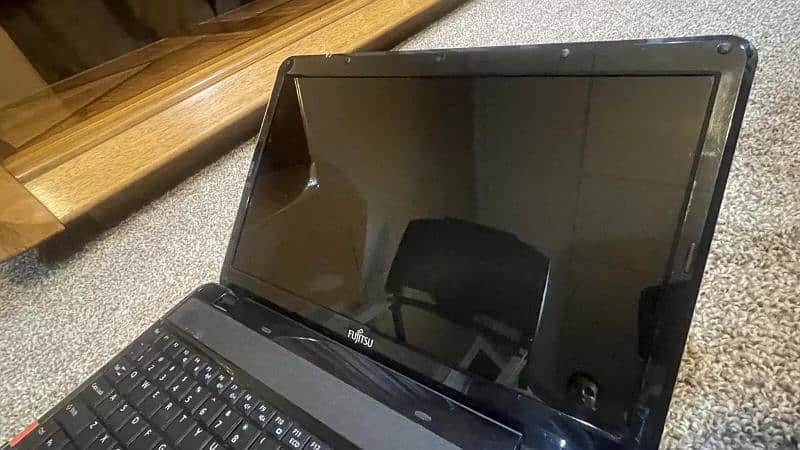 Fujitsu Lifebook AH531 4/500gb i5/2ndgen 5