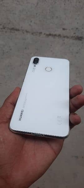 Huawei Nova 3i.  4+128 3