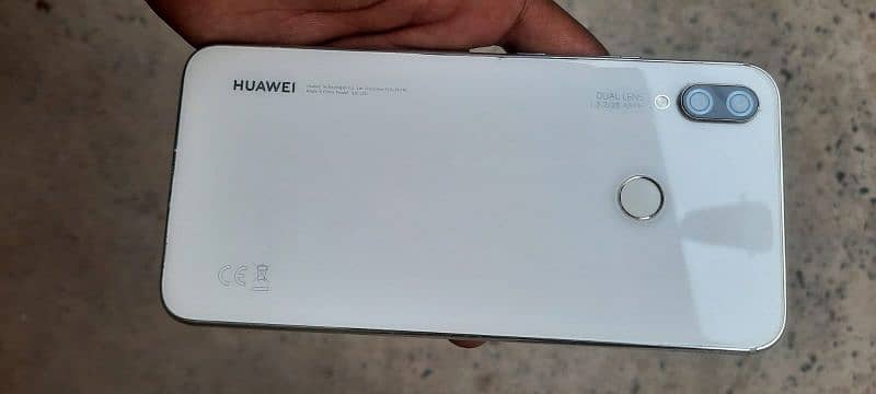 Huawei Nova 3i.  4+128 6