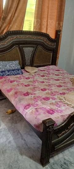 dubal bed with 2 said table good condition for sell