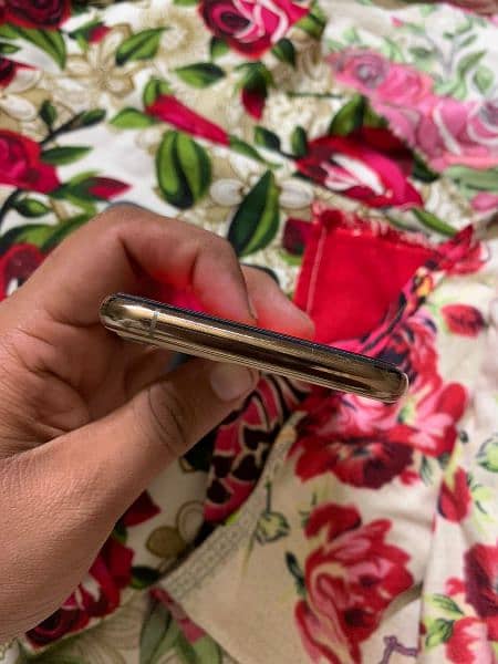 IPHONE 11 PRO  256 GB 4