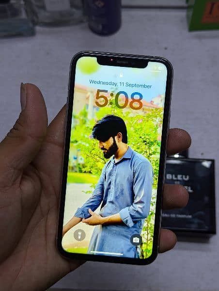 iPhone 11pro non fuctry unlock all ok sim b chalti hai 1