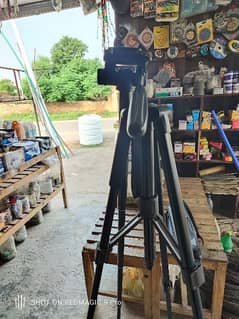 DOUBLE 2IN1 TRIPOD NEW CONDITION