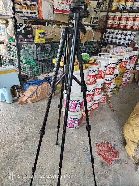 DOUBLE 2IN1 TRIPOD NEW CONDITION 2