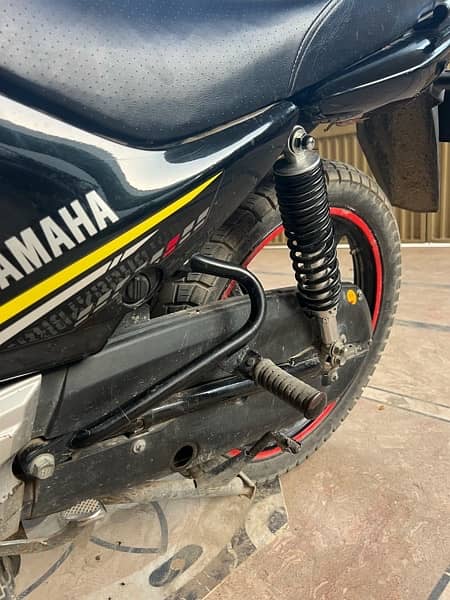 Yamaha YBR G 125CC Scratch Less 4