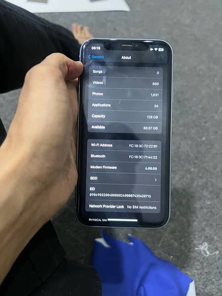 iphone xr 128 gb factory unlock 10/10 3