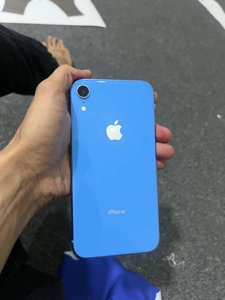 iphone xr 128 gb factory unlock 10/10 5