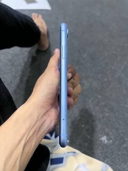 iphone xr 128 gb factory unlock 10/10 7