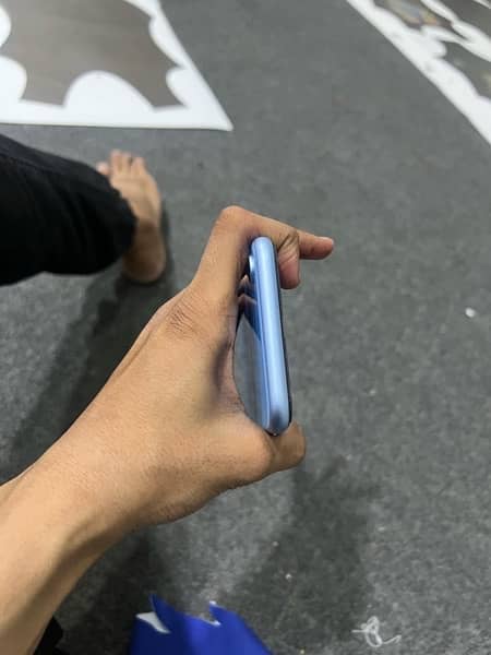 iphone xr 128 gb factory unlock 10/10 8