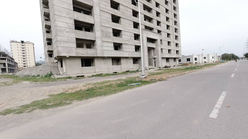 2 Bed Apartment Available For Sale. In Reliance Arcade MPCHS B-17 Islamabad. 6