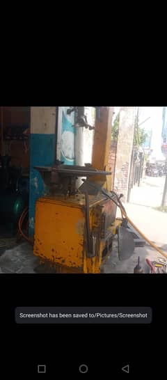 Tyre changer machine