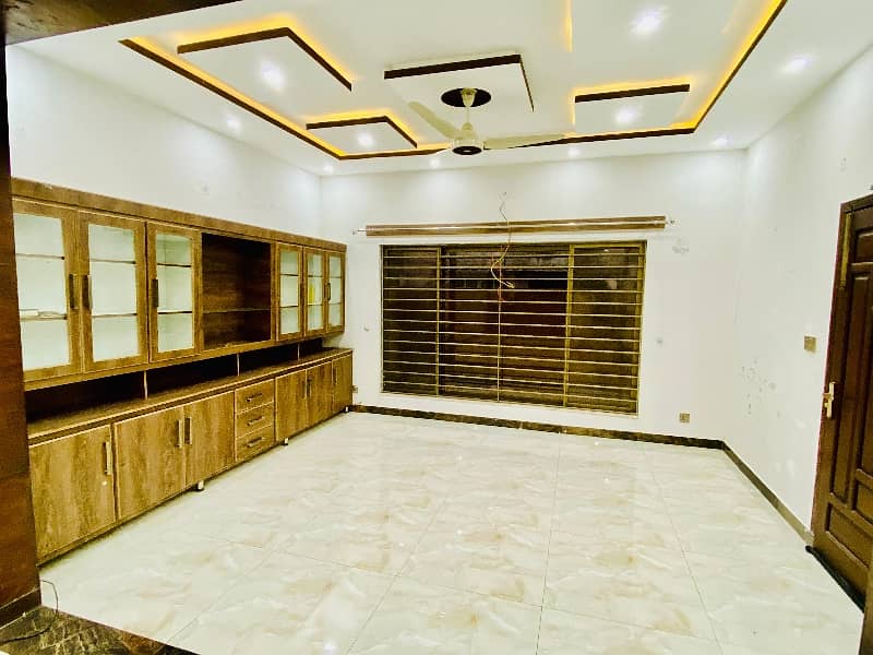 10 Malra Brand New Desinger Ground Portion For Rent 
Beautiful Location 10