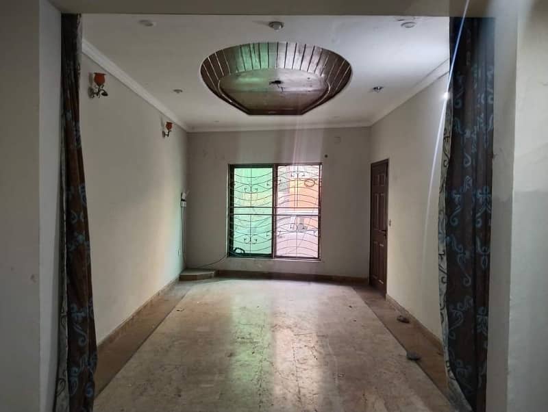 6 Marla House for rent in paragon city 0